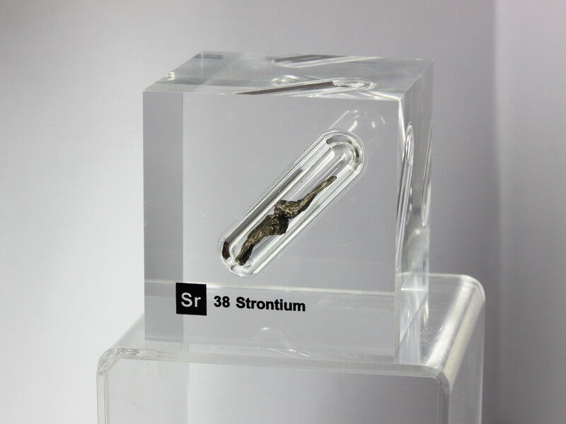 Strontium metal - Acrylic Element cube 50x50x50mm Element block - Museum grade